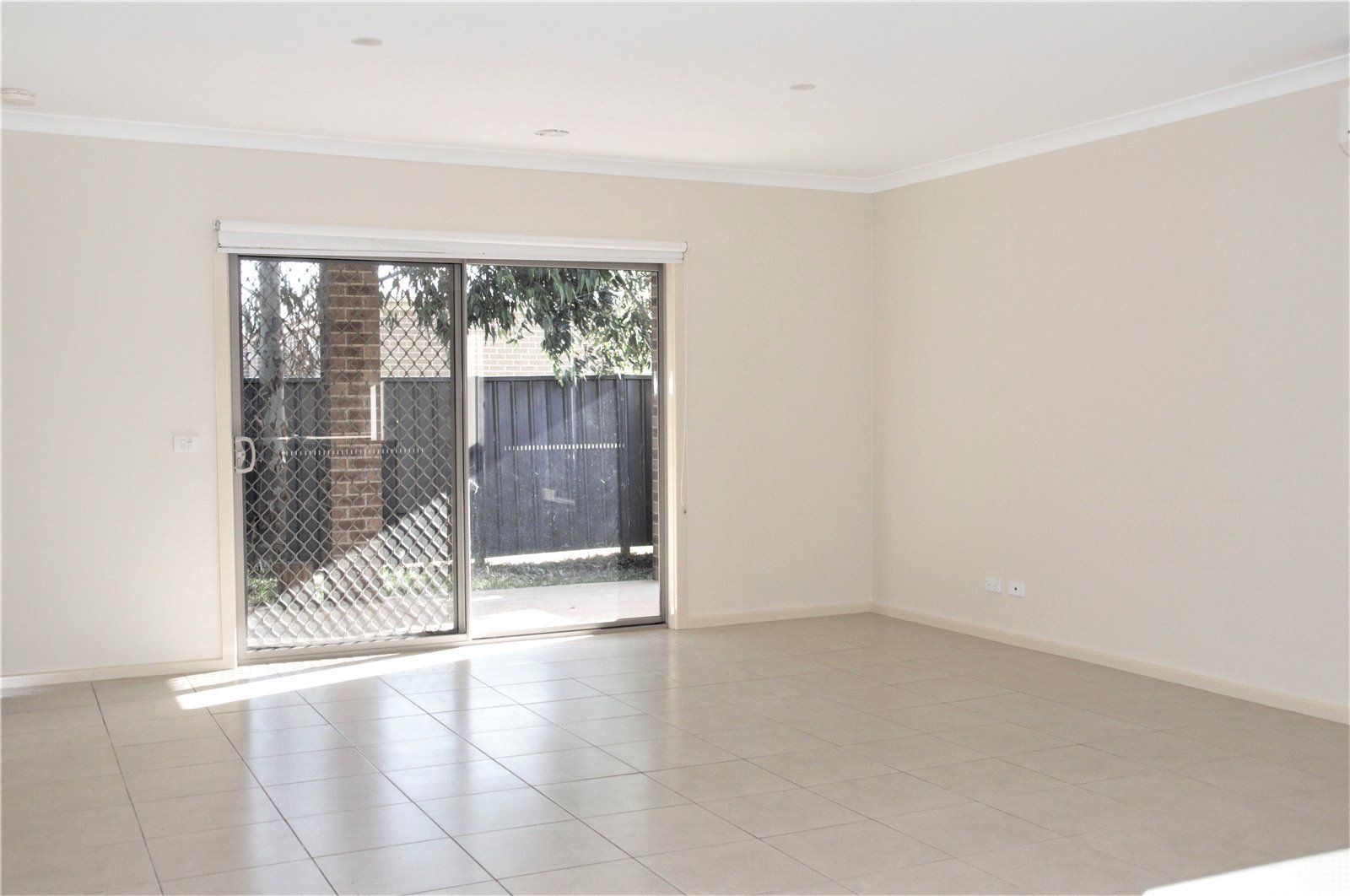 19 Greenrange Vista, Roxburgh Park VIC 3064 House For Rent 470
