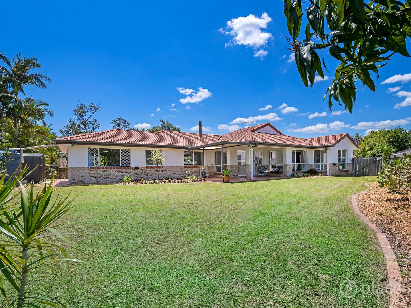 18 Michigan Crescent, Parkinson QLD 4115, Image 2