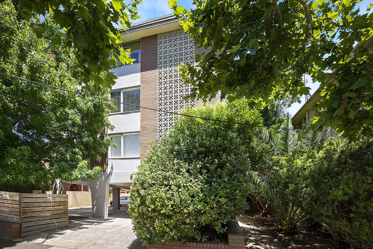 2 bedrooms Apartment / Unit / Flat in 3/219 Brighton Road ELWOOD VIC, 3184