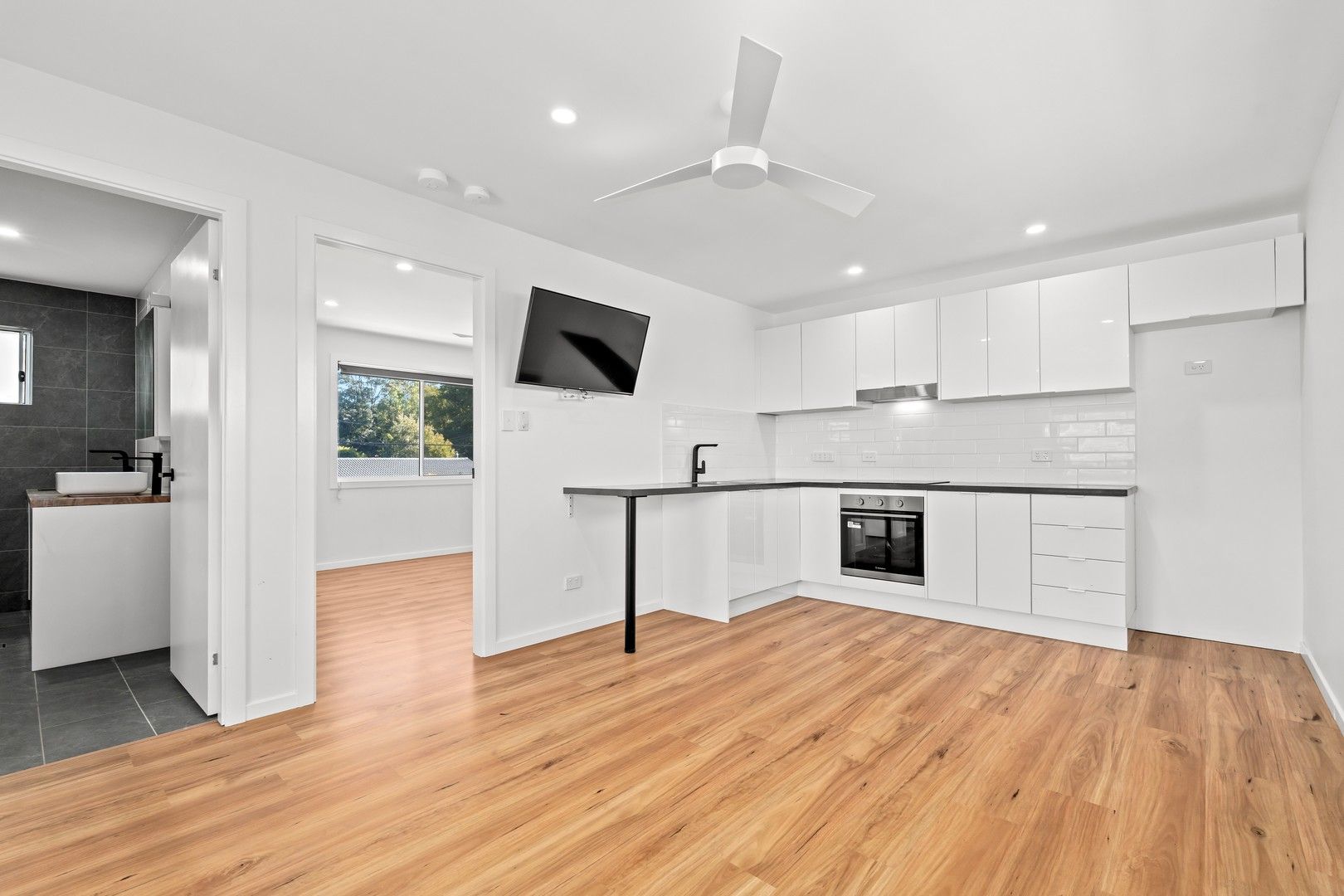 1 bedrooms Apartment / Unit / Flat in 6a Teralba Street LISAROW NSW, 2250