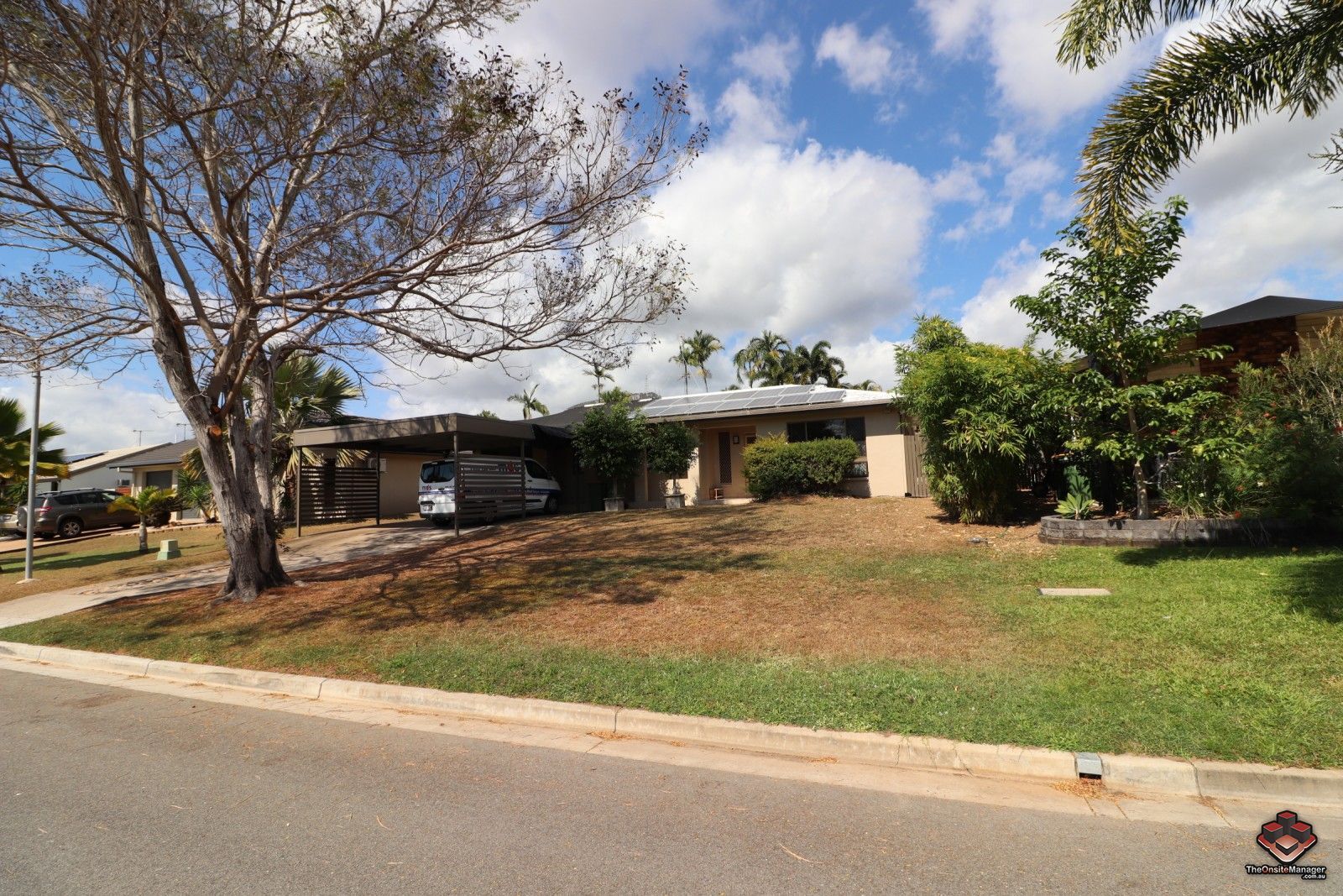 5 bedrooms House in 10 Allamanda Crescent ANNANDALE QLD, 4814