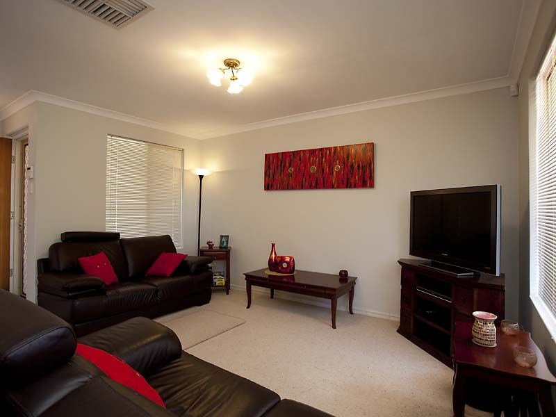 2/353 Daly Street, Cloverdale WA 6105, Image 0