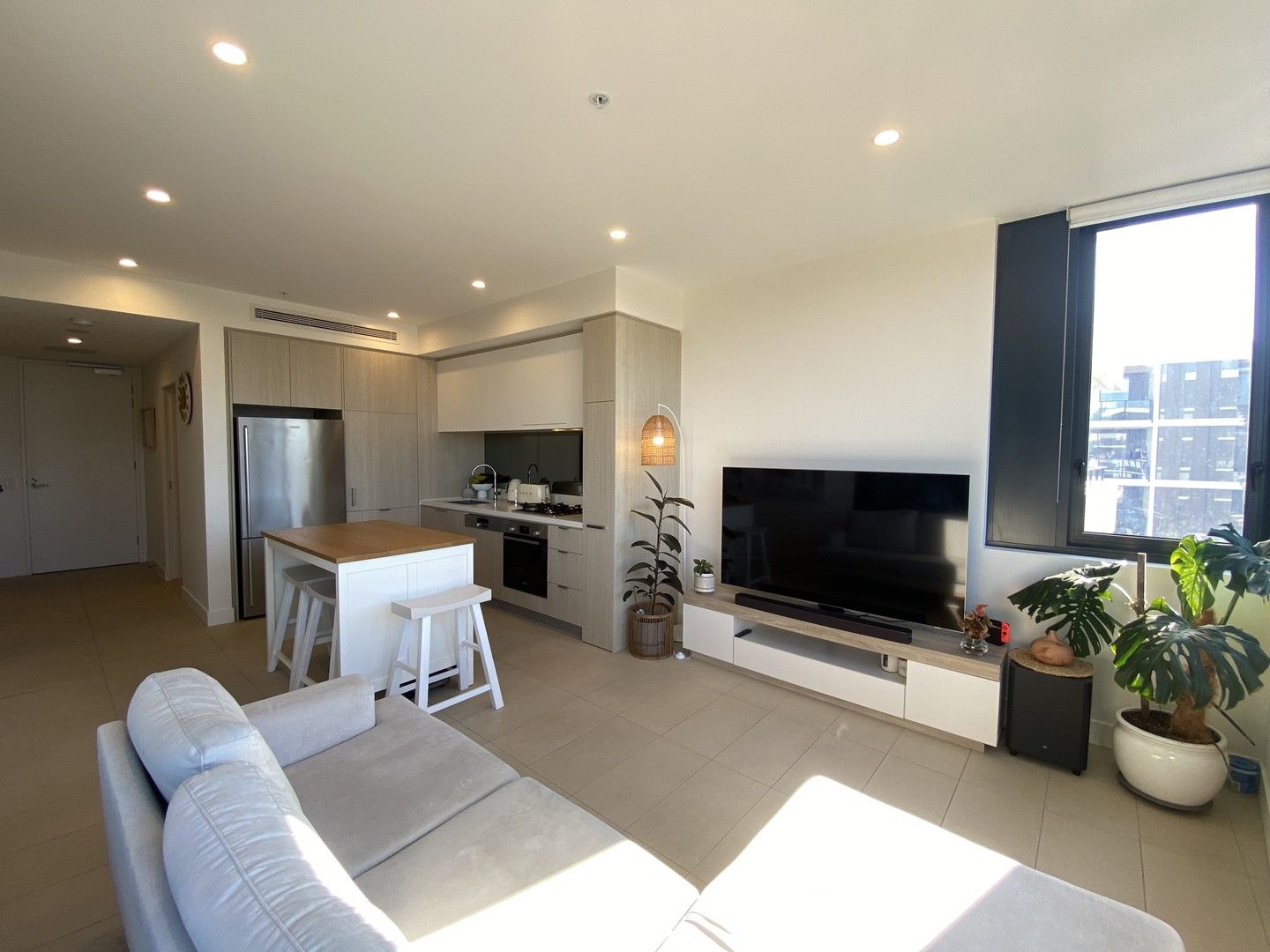 1 bedrooms Apartment / Unit / Flat in 508/4 Foreshore Boulevard WOOLOOWARE NSW, 2230