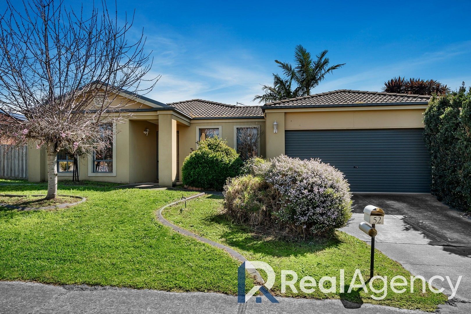 4 bedrooms House in 52 Robinswood Parade NARRE WARREN SOUTH VIC, 3805