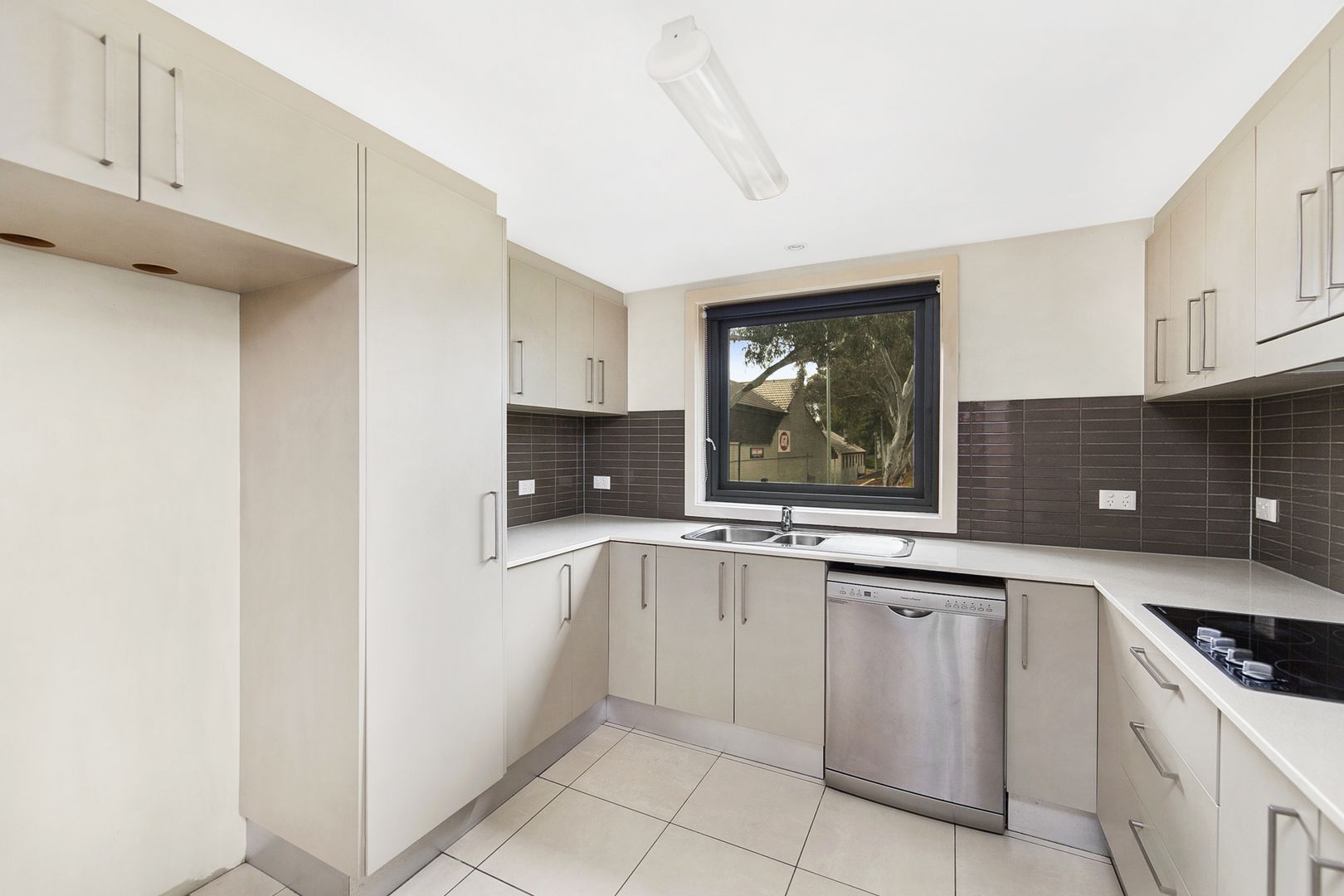 6/2 McClure Street, Evatt ACT 2617, Image 2