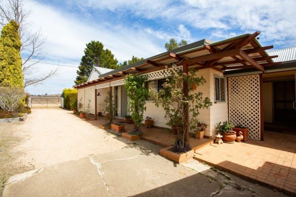 95 Black Lane Armidale Nsw 2350 House For Rent 320 Domain