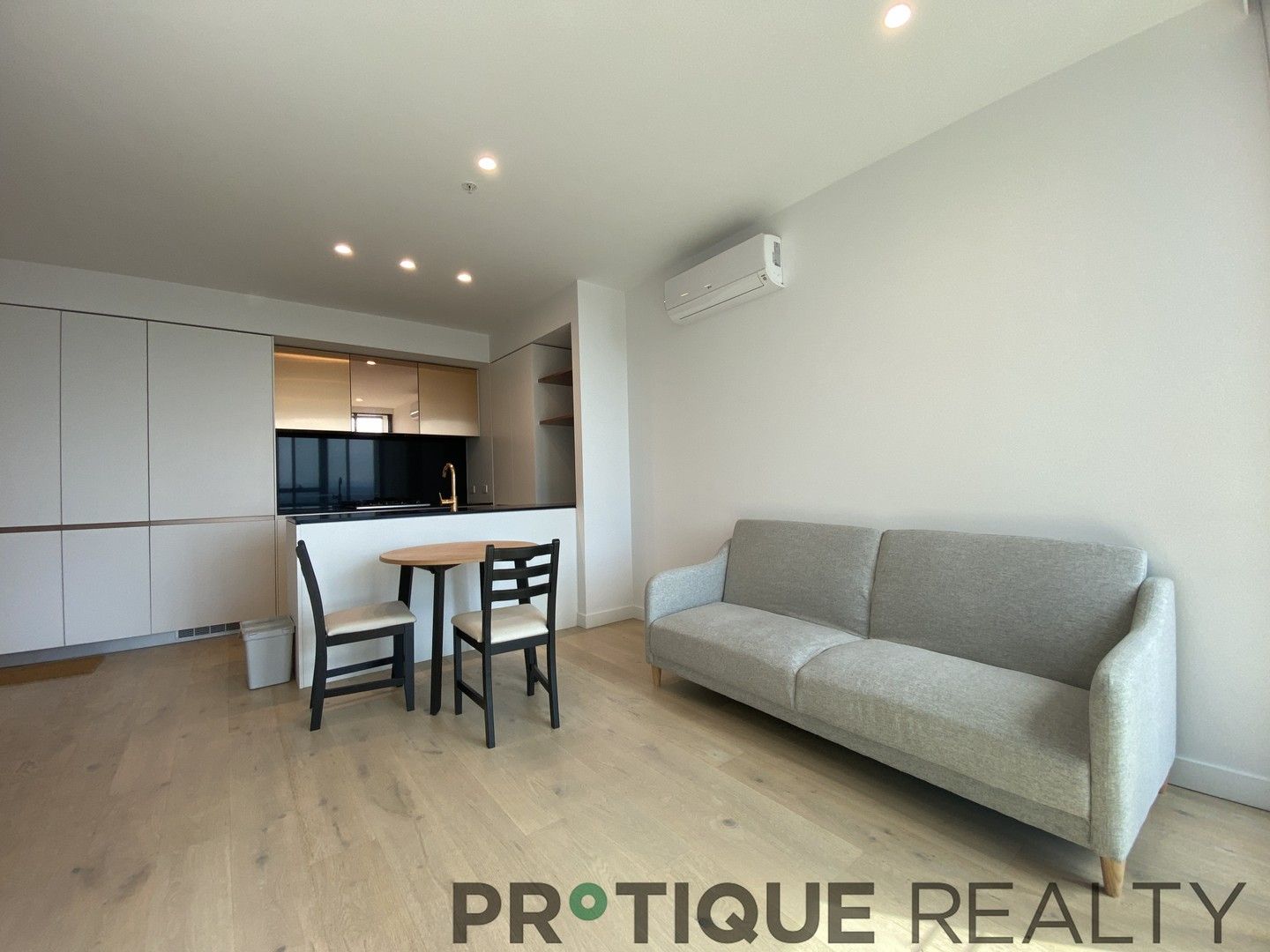 1 bedrooms Apartment / Unit / Flat in 6012 228 Latrobe Street MELBOURNE VIC, 3000