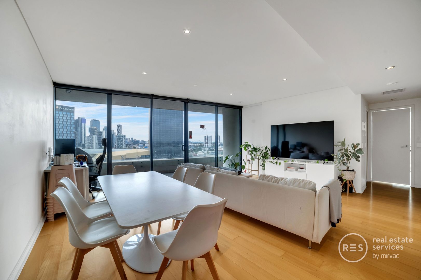 1407/50 Lorimer Street, Docklands VIC 3008, Image 2