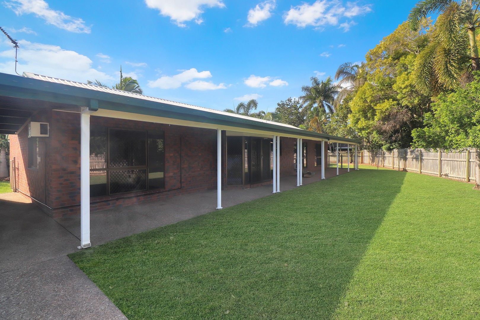 4 bedrooms House in 11 Riggs Court KIRWAN QLD, 4817