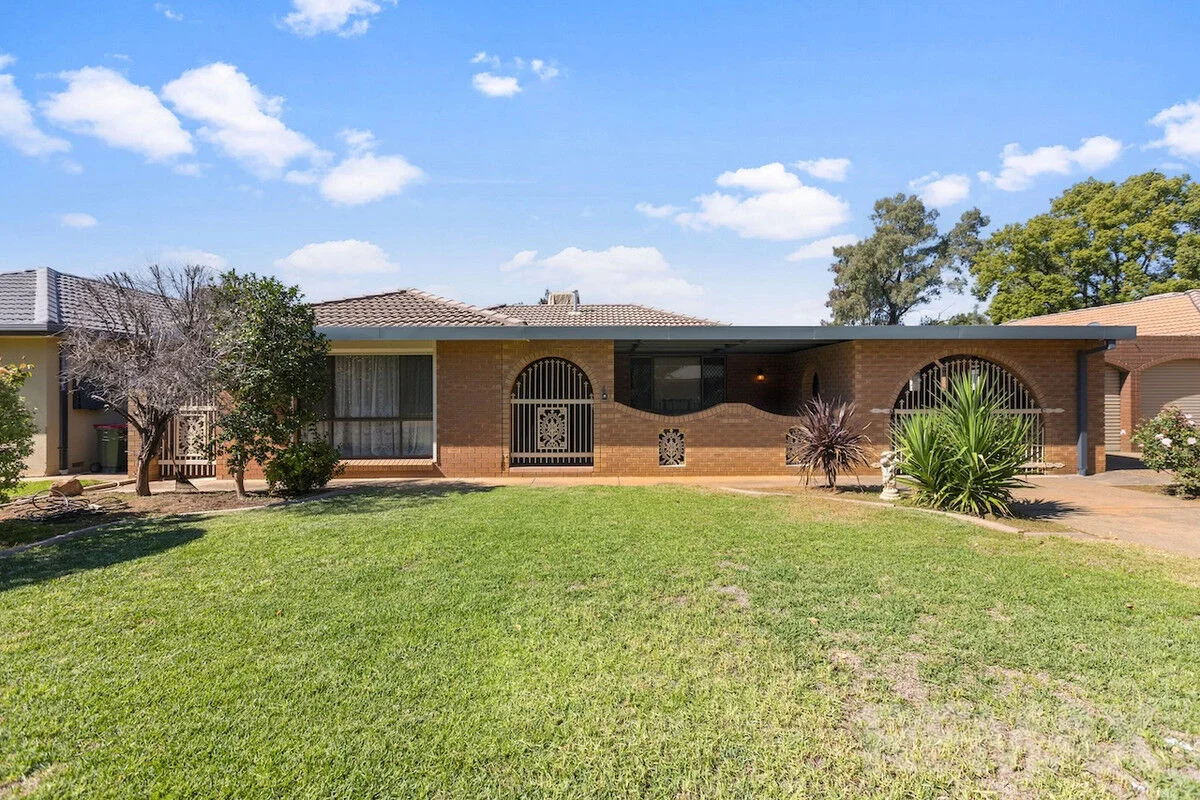 41 Adjin Street, Mount Austin NSW 2650