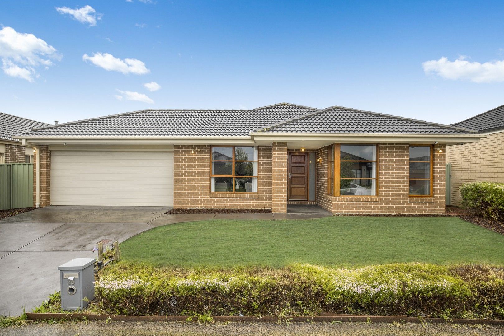 3 bedrooms House in 35 Moore Mews PAKENHAM VIC, 3810