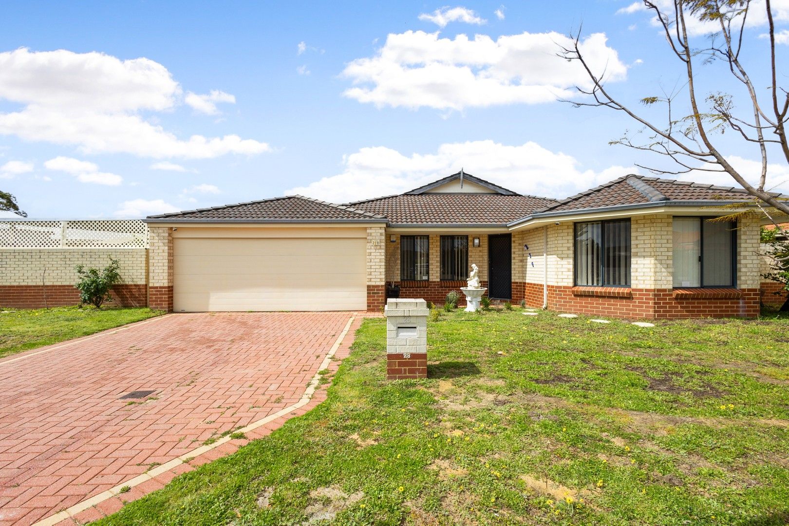 4 bedrooms House in 28 The Bridgeway CANNING VALE WA, 6155