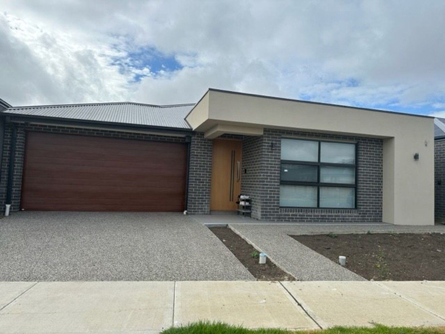 4 bedrooms House in 16 Valetta Street MICKLEHAM VIC, 3064