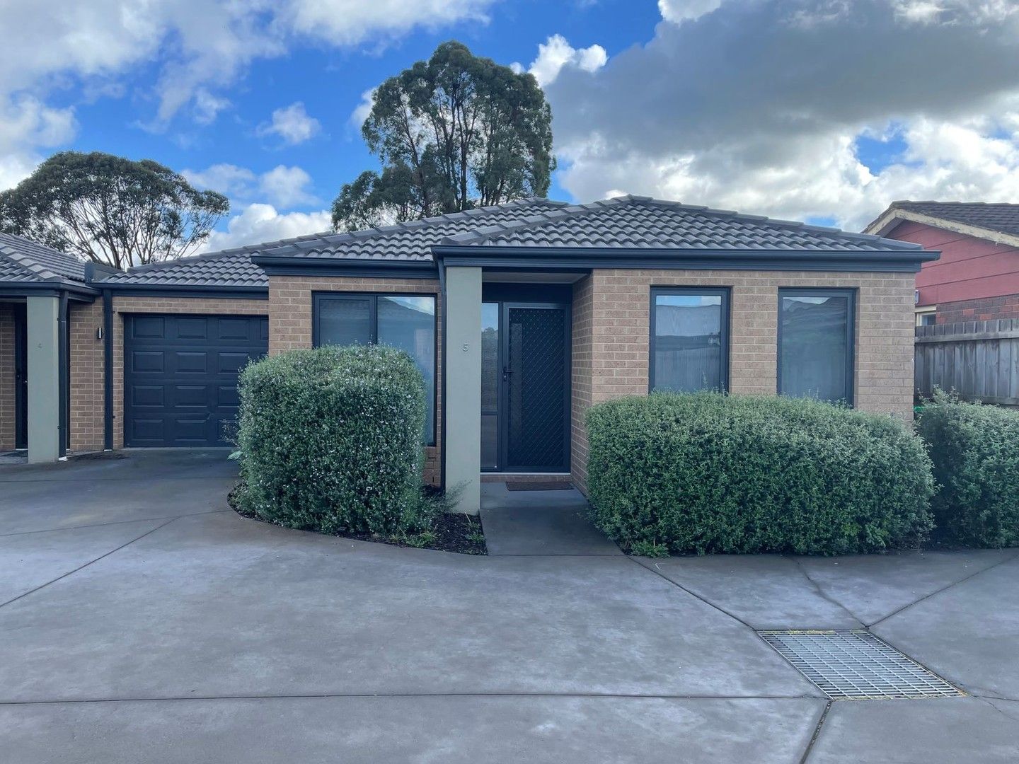 2 bedrooms Apartment / Unit / Flat in 5/27 Smethurst Avenue PAKENHAM VIC, 3810