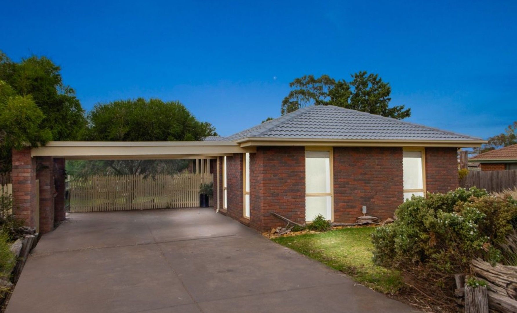 3 bedrooms House in 13 Peter Pan Place BACCHUS MARSH VIC, 3340