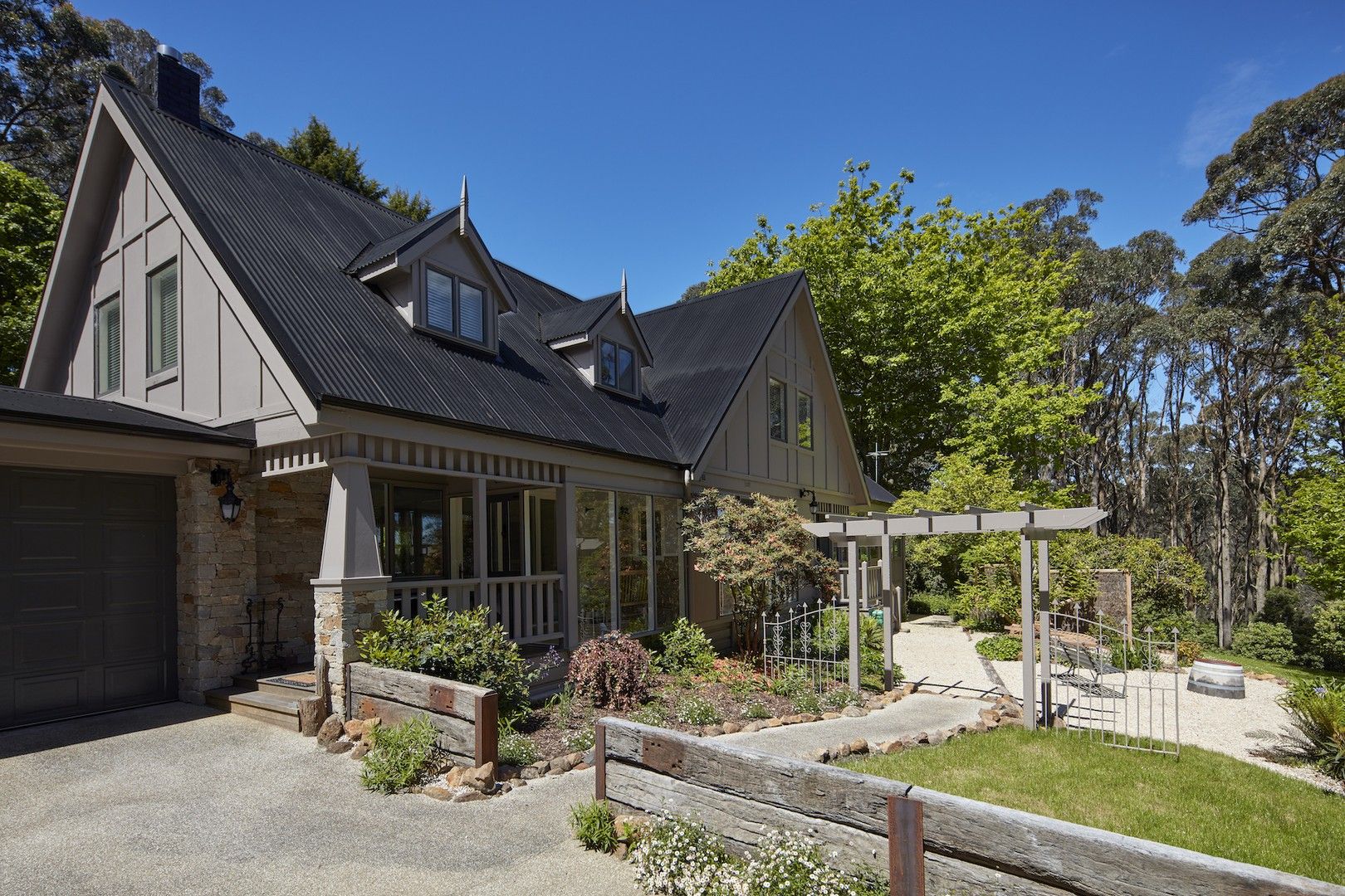 5 bedrooms House in 948 Mount Macedon Road MOUNT MACEDON VIC, 3441