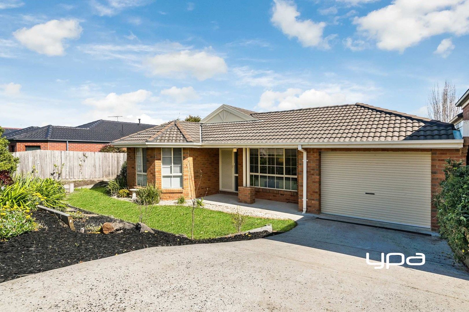 3 bedrooms House in 9 Dadswell Court SUNBURY VIC, 3429