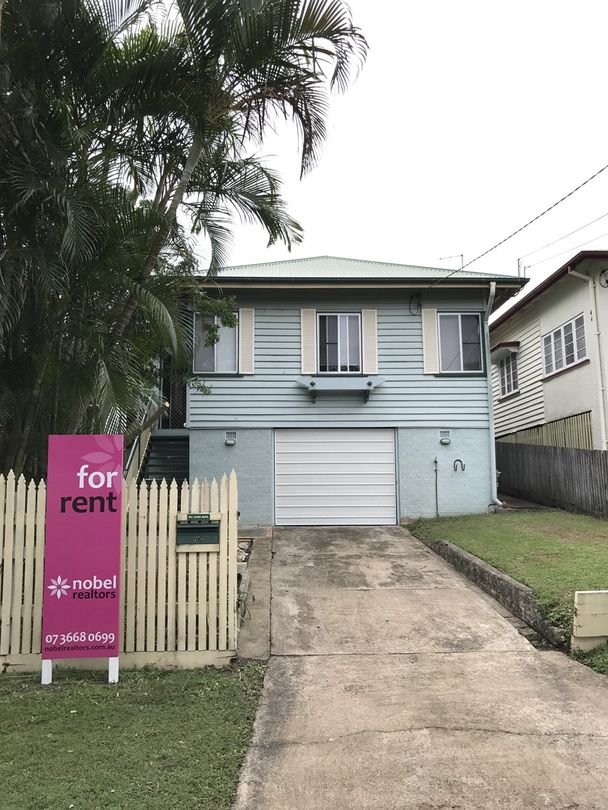 2 bedrooms House in 28 Lewis Street CAMP HILL QLD, 4152