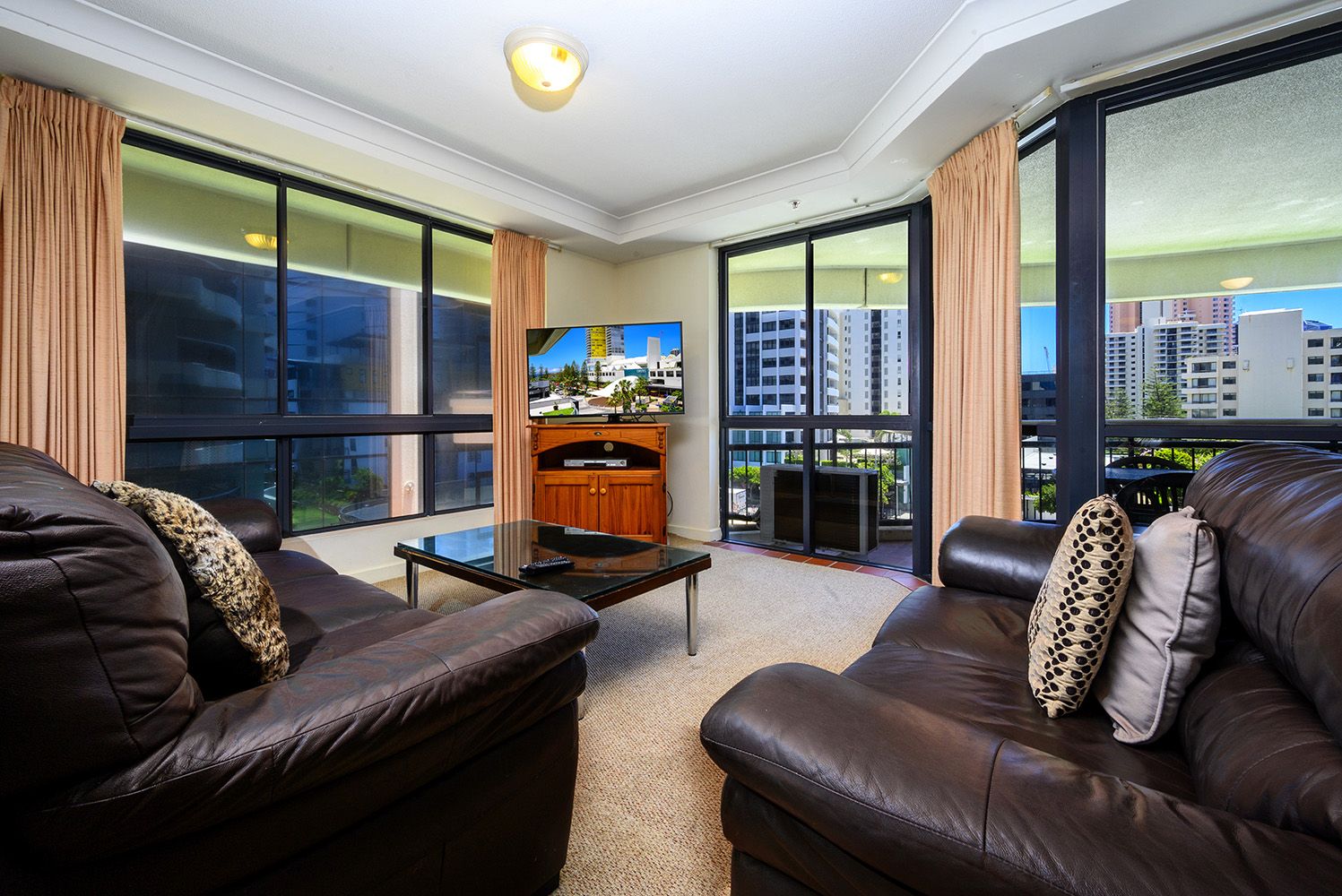 31/15 Victoria Avenue, Broadbeach QLD 4218, Image 2