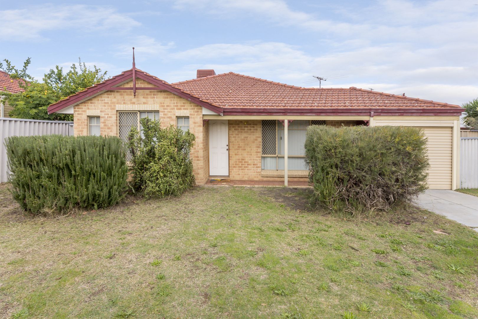 4 Woodrow Court, Queens Park WA 6107, Image 2