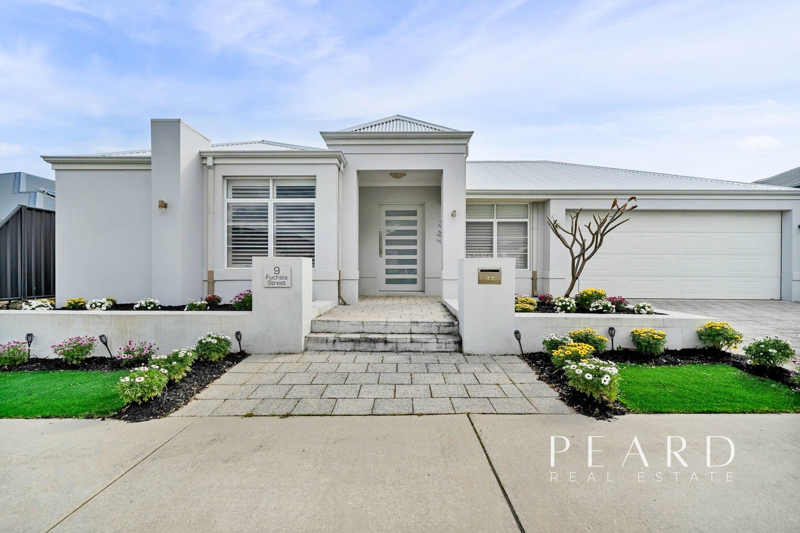 4 bedrooms House in 9 Fuchsia Street CARRAMAR WA, 6031