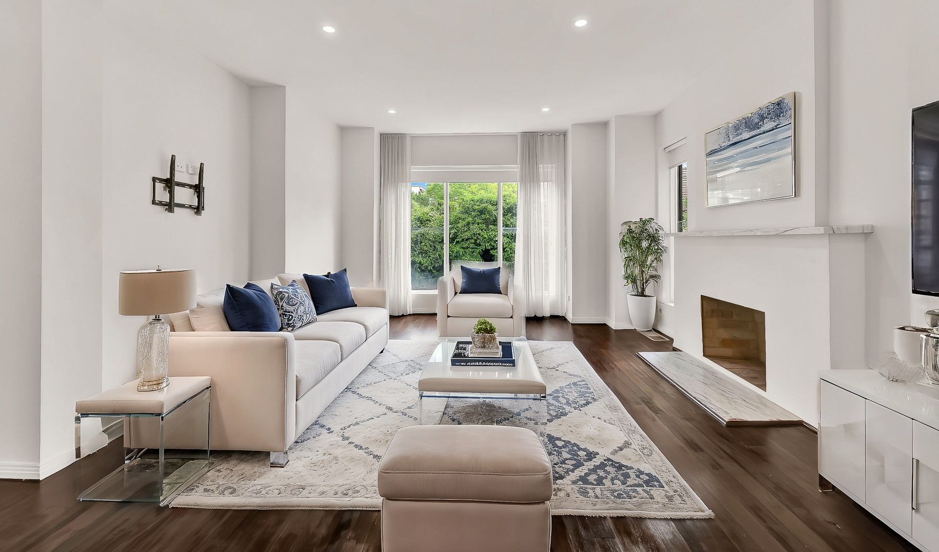 4 bedrooms House in 2 Kyeamba Grove TOORAK VIC, 3142