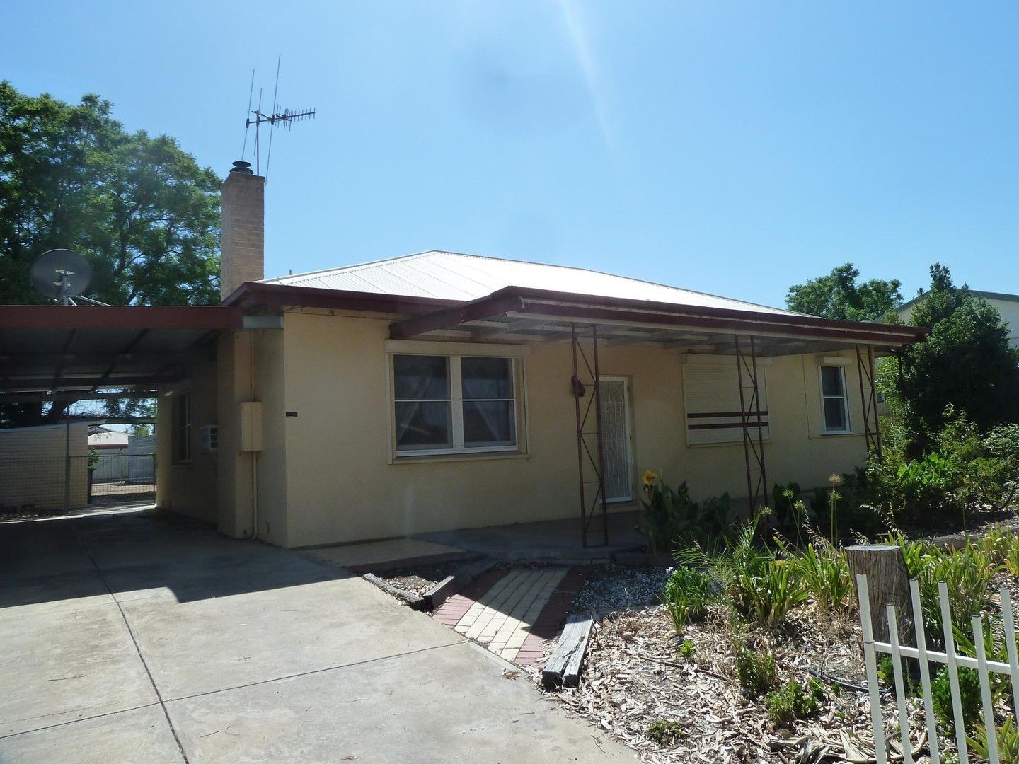 3 bedrooms House in 210 Sixteenth Street RENMARK SA, 5341