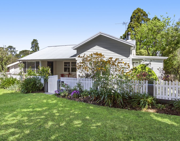 15 Westbourne Avenue, Wentworth Falls NSW 2782