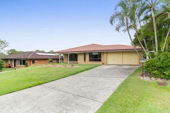 4 bedrooms House in 8 Marydale Court CARINDALE QLD, 4152