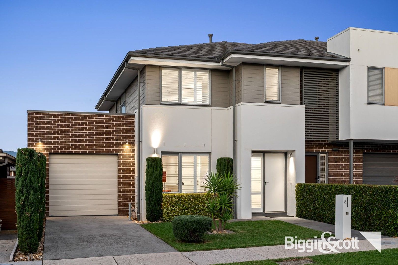 5 Grove Way, Wantirna South VIC 3152, Image 0