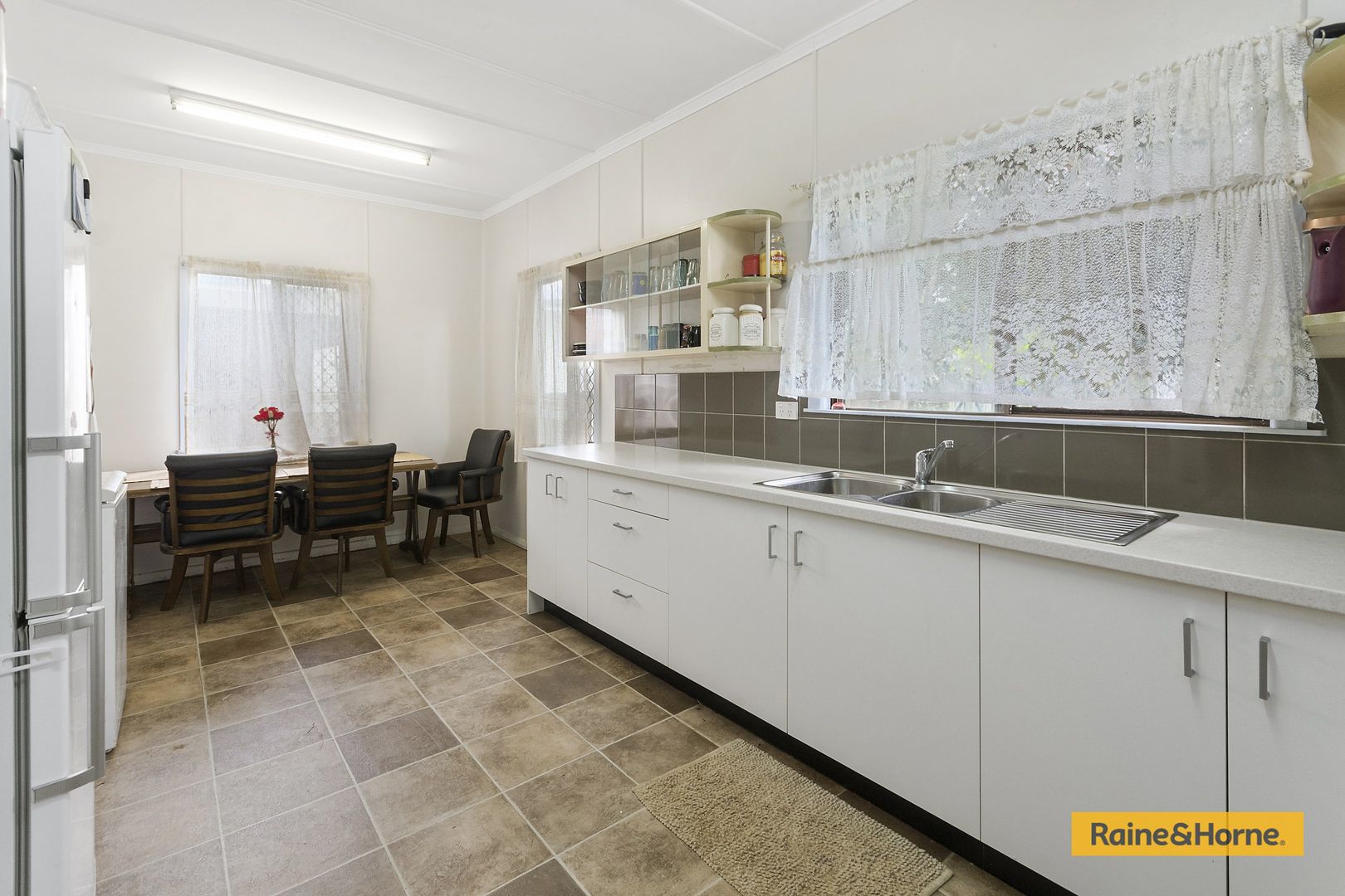 13 Larsen Street, Leichhardt QLD 4305, Image 2