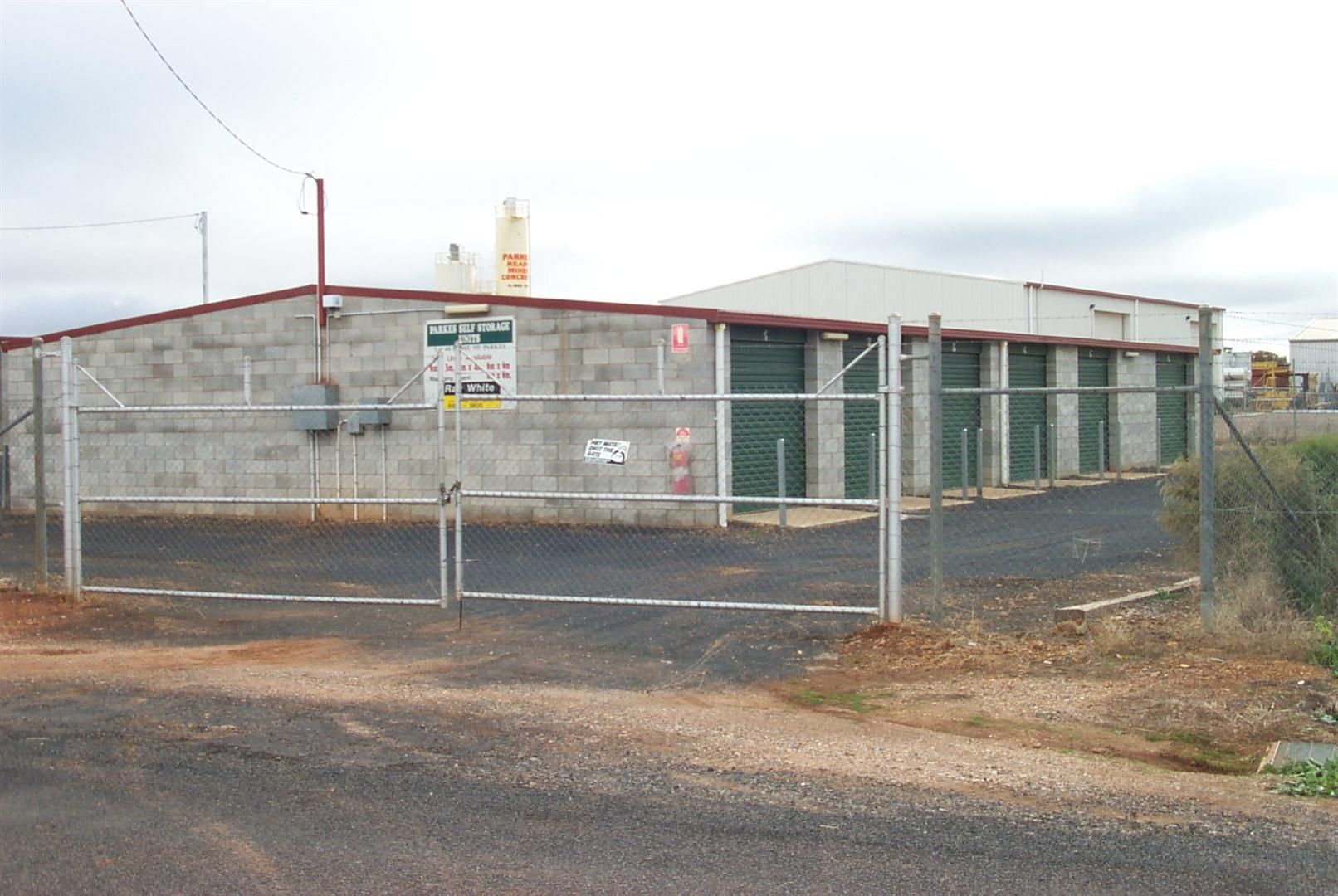 House in Storage Sheds Royal Street, PARKES NSW, 2870