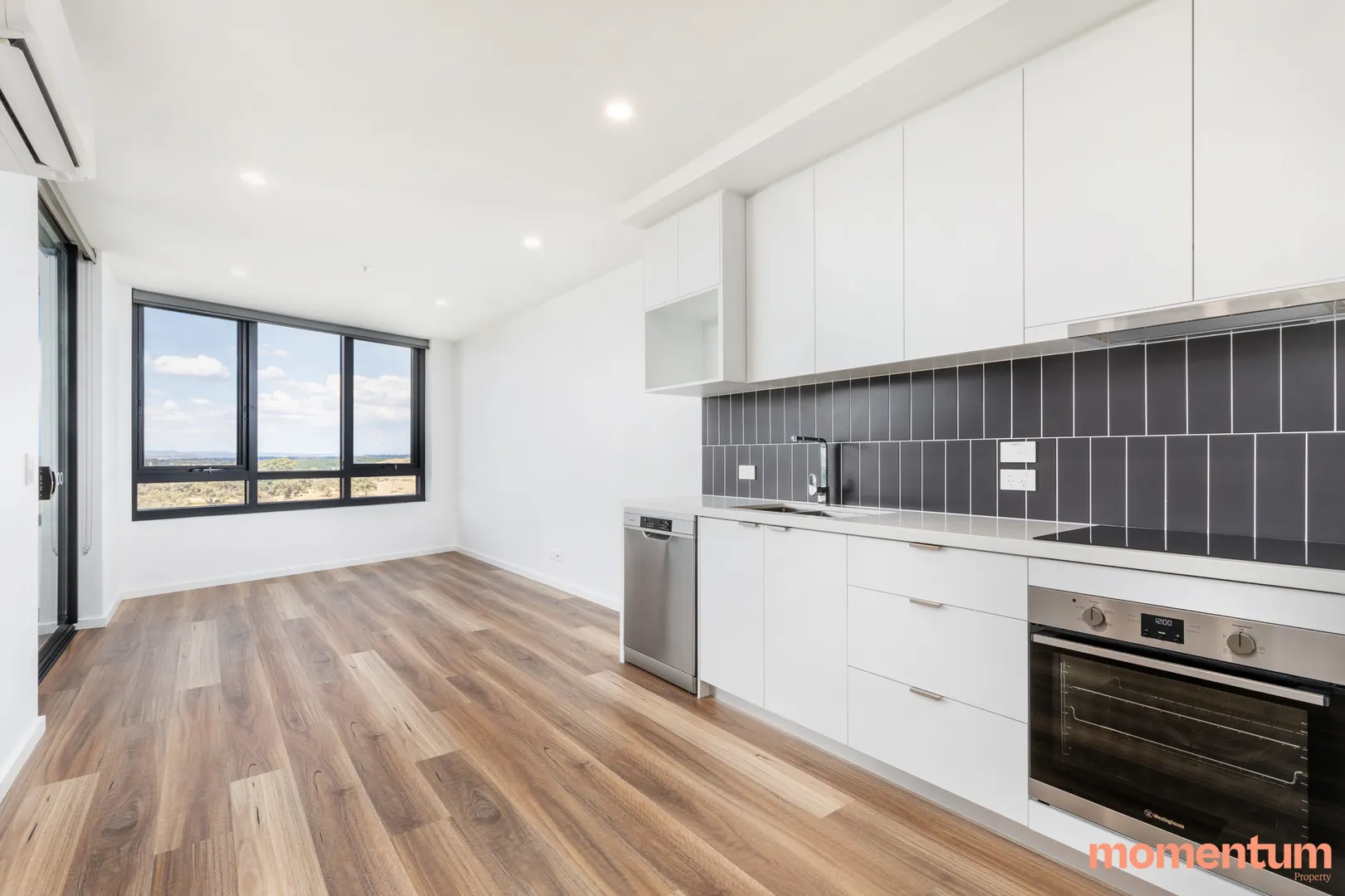 STUNNING TWO BEDROOM APARTMENT - View 5