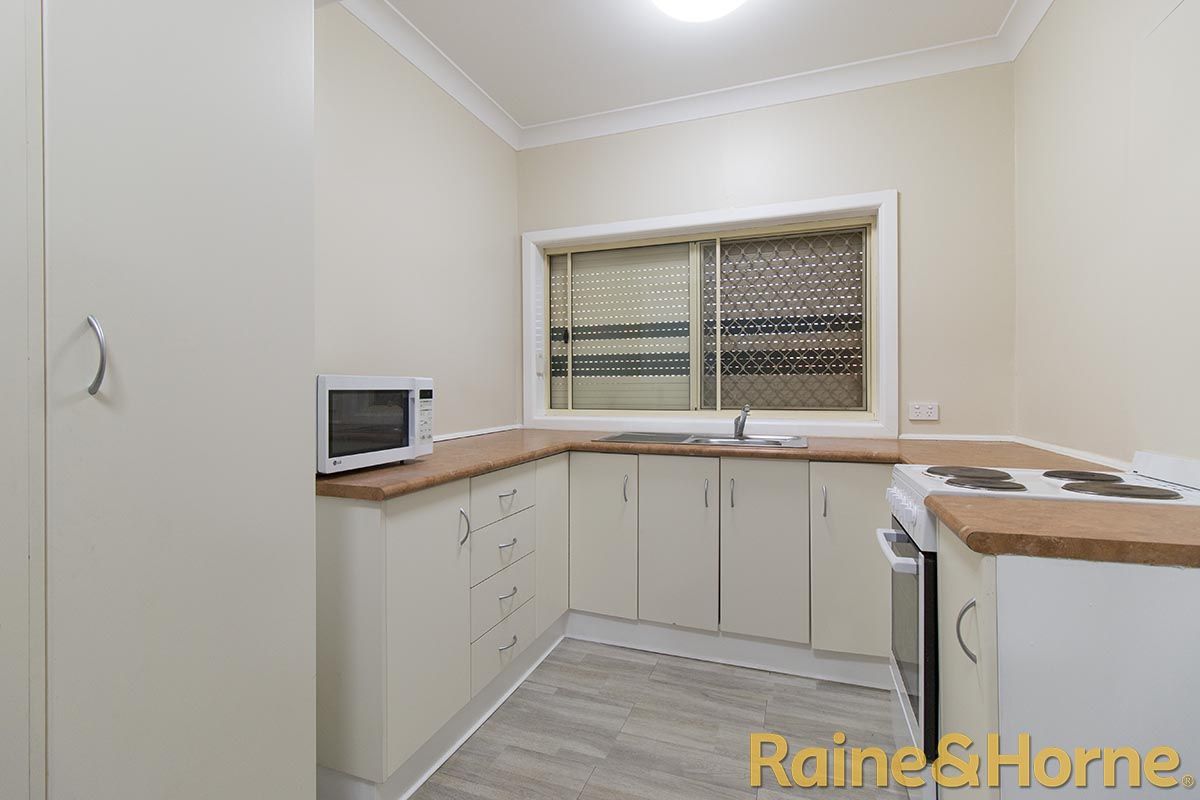 10 Howard Avenue, Dubbo NSW 2830, Image 1