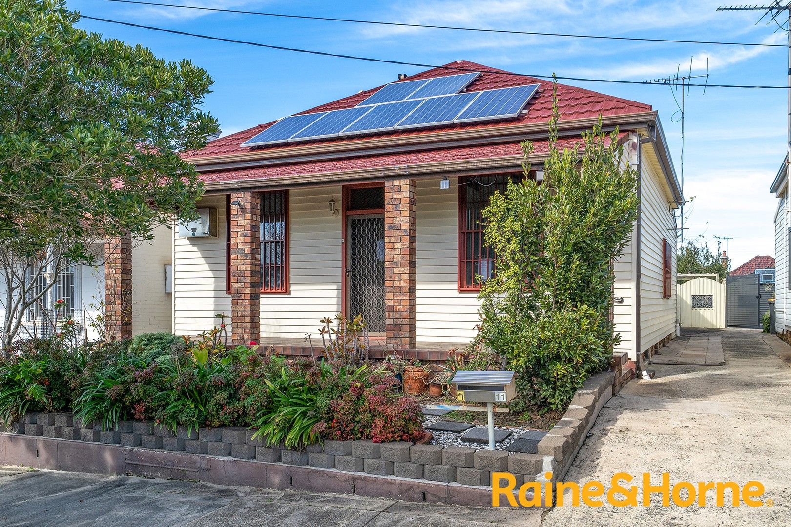 3 bedrooms House in 11 Dalley Street KOGARAH NSW, 2217