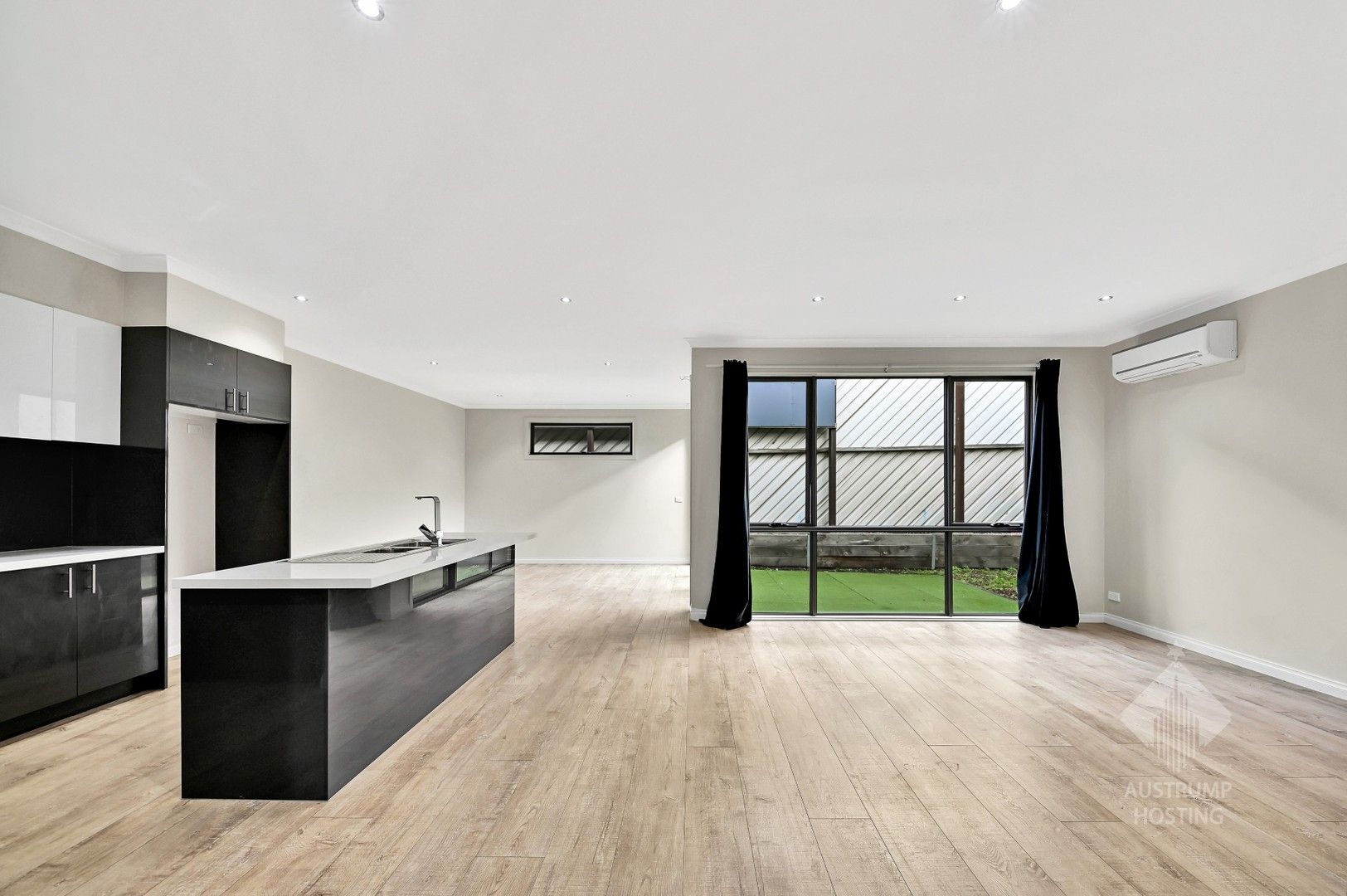 3 bedrooms Townhouse in 1B Stanley Street BOX HILL SOUTH VIC, 3128