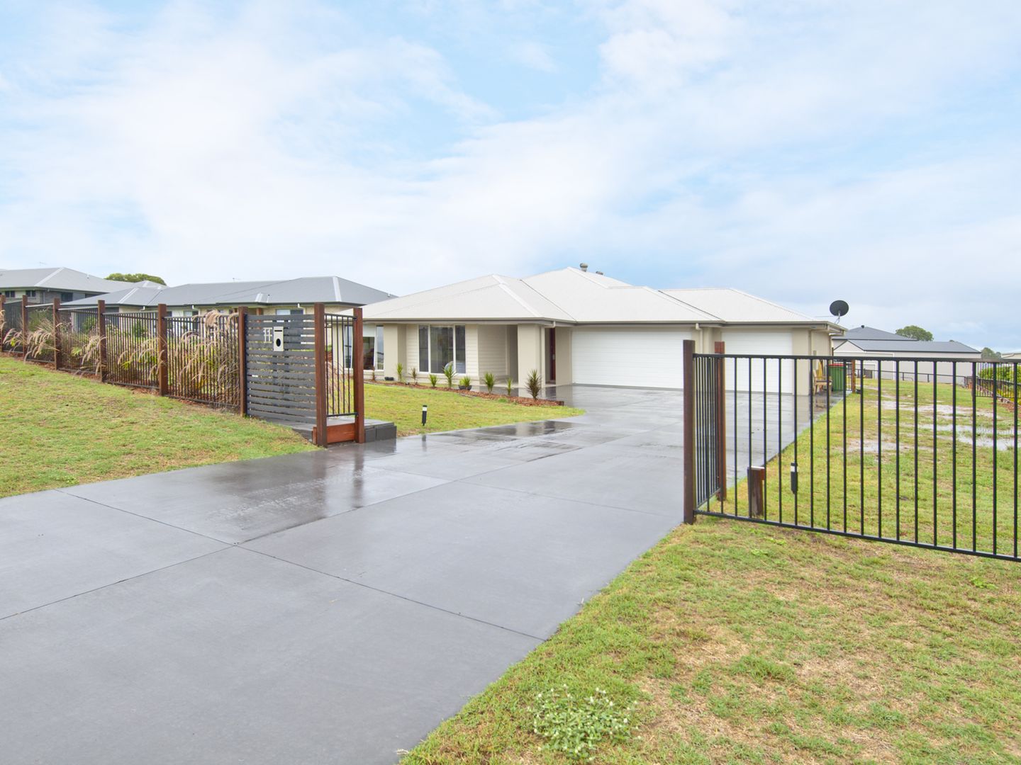 11-13 Lady Ardee Circuit, Logan Village QLD 4207, Image 2