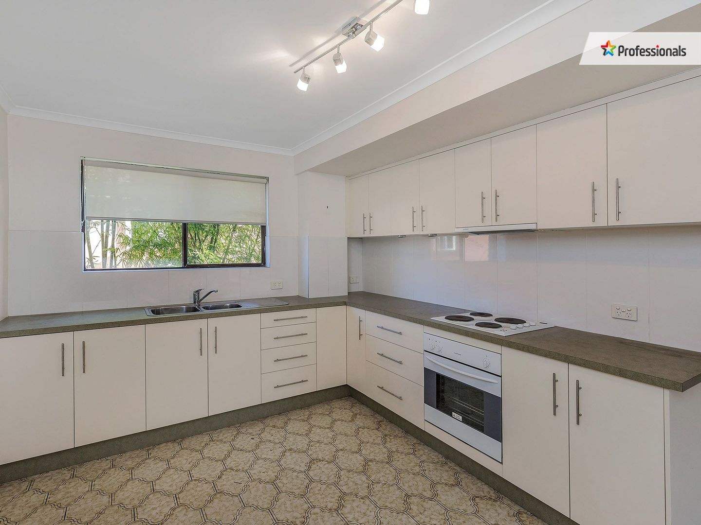 1/182 Juliette Street, Greenslopes QLD 4120, Image 1