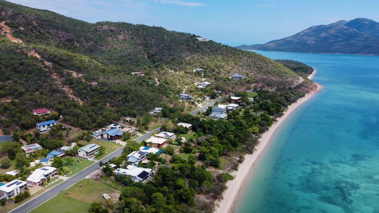 102 Gloucester Ave, Hideaway Bay QLD 4800, Image 2