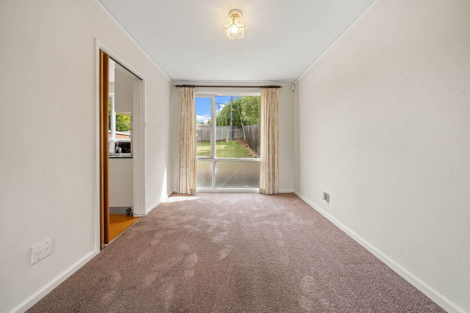 76 Hampton Circuit, Yarralumla ACT 2600, Image 2