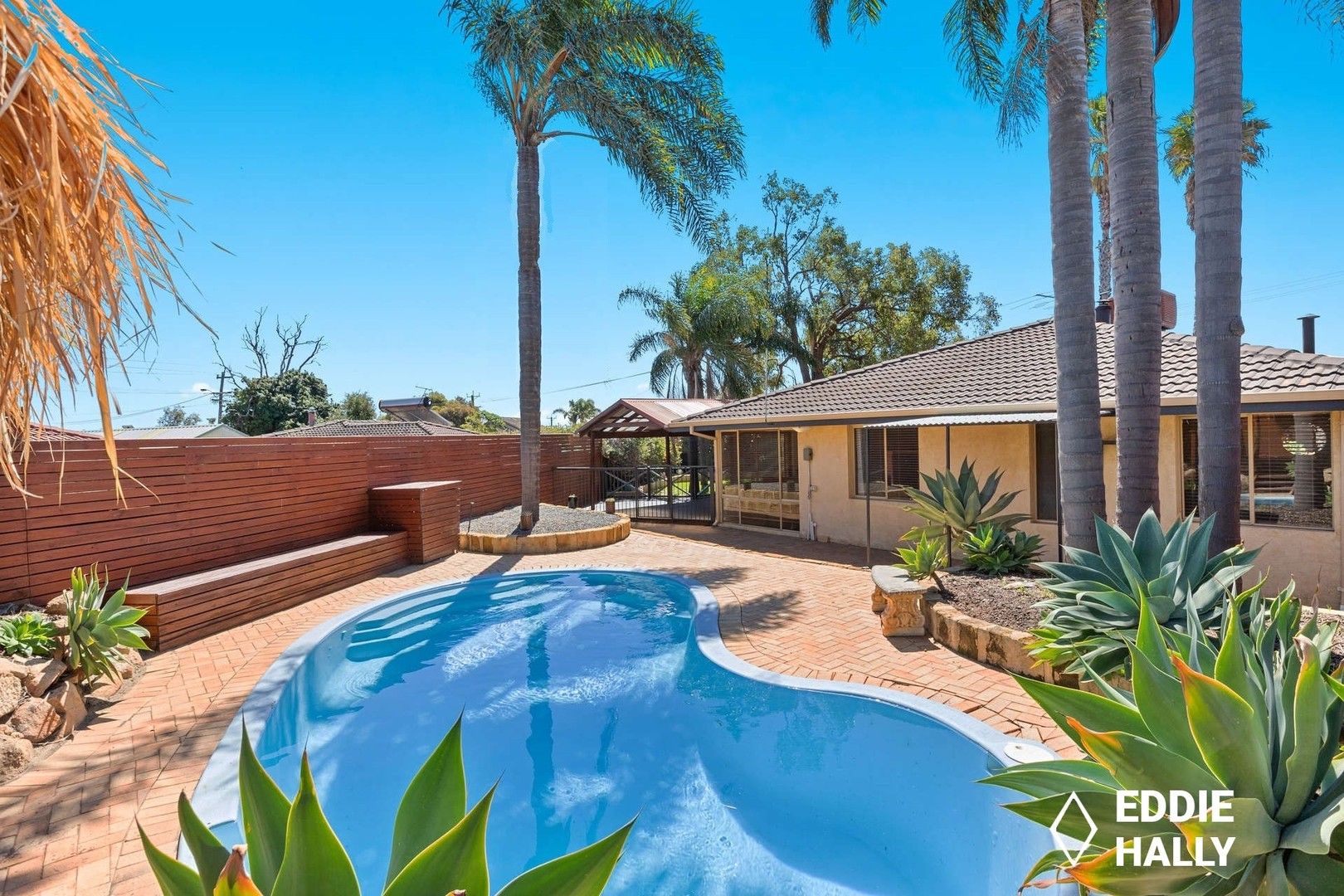 4 bedrooms House in 4 Curlew Way YANGEBUP WA, 6164