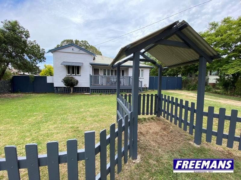 4 bedrooms House in 156 Doonkuna Street KINGAROY QLD, 4610