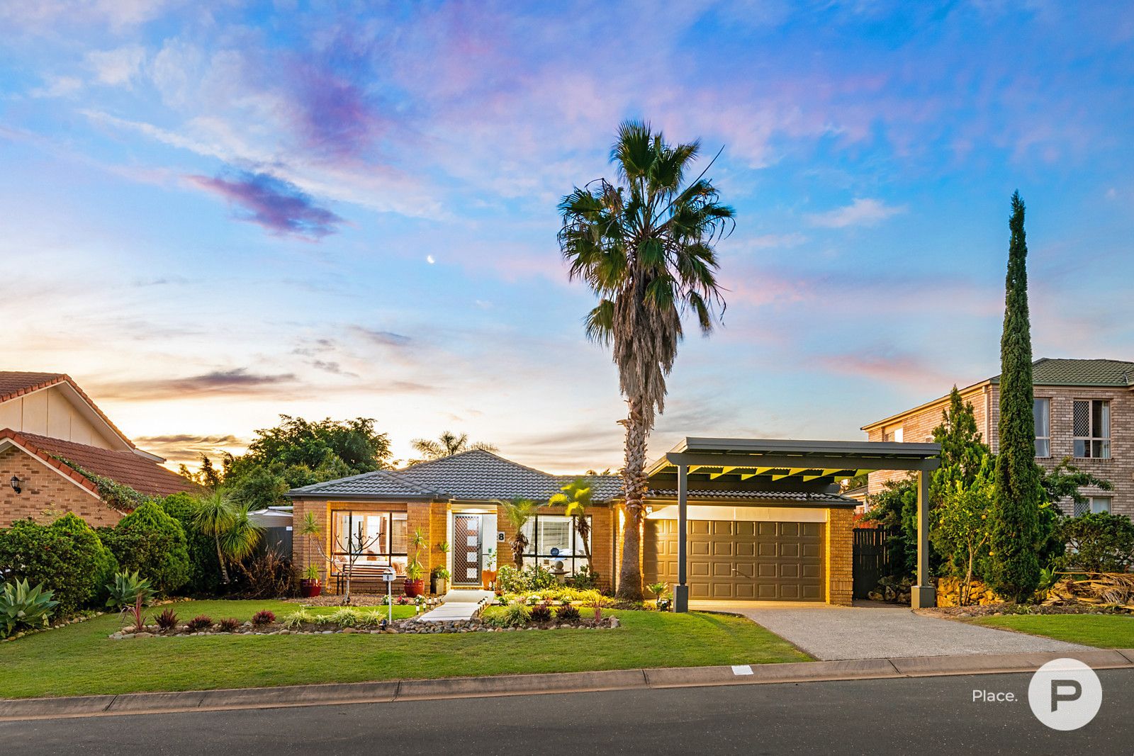 4 bedrooms House in 8 Prospect Street PARKINSON QLD, 4115