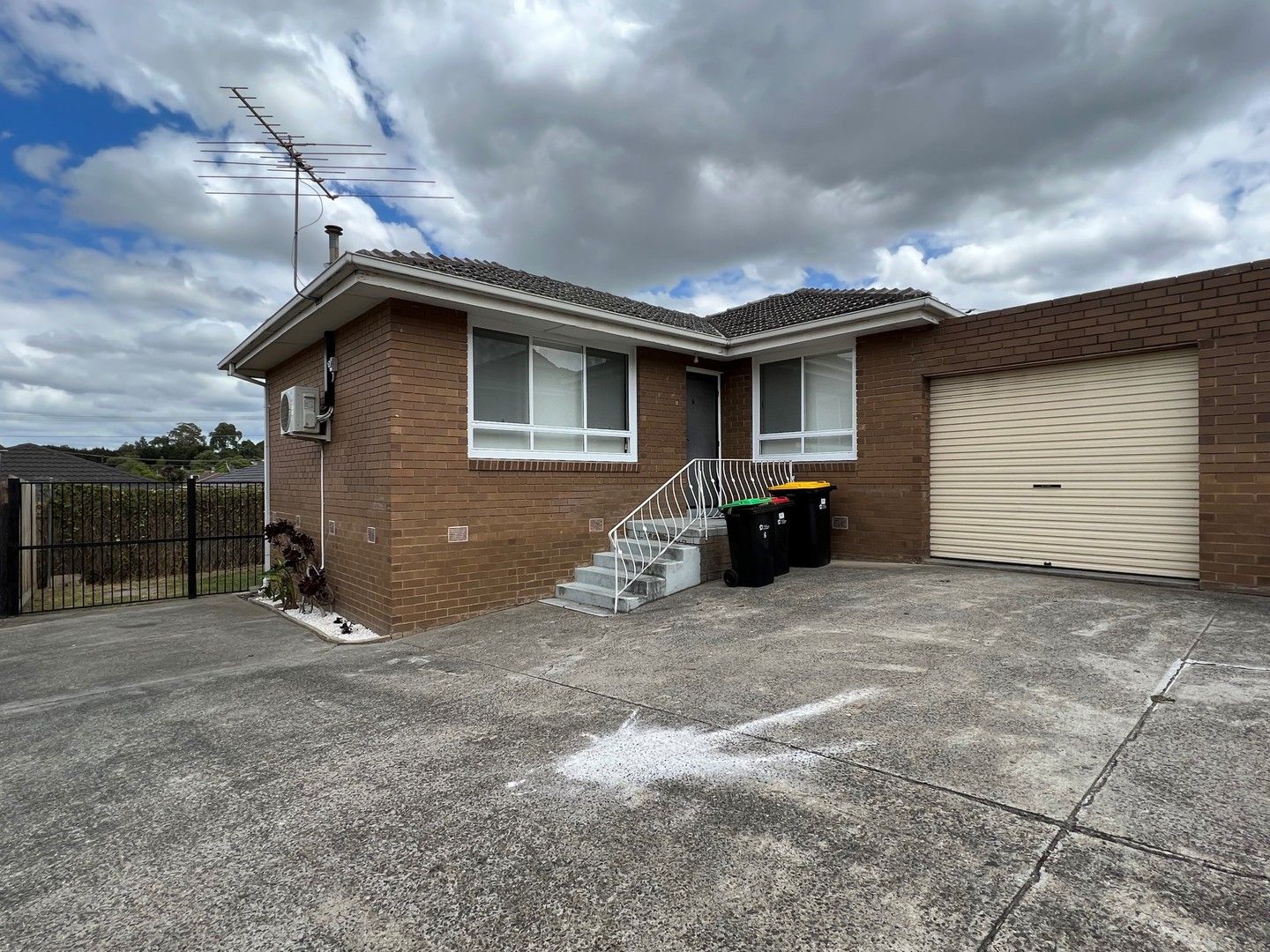 2 bedrooms Apartment / Unit / Flat in 6/6 Leonard Street DANDENONG VIC, 3175