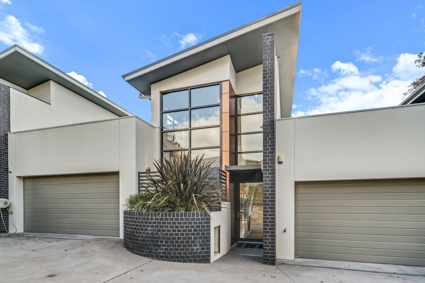 2/9 Borrowdale Street, Red Hill ACT 2603, Image 2