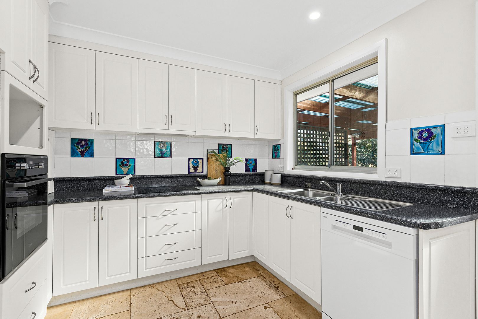 43 Ashley Avenue, Farmborough Heights NSW 2526, Image 1