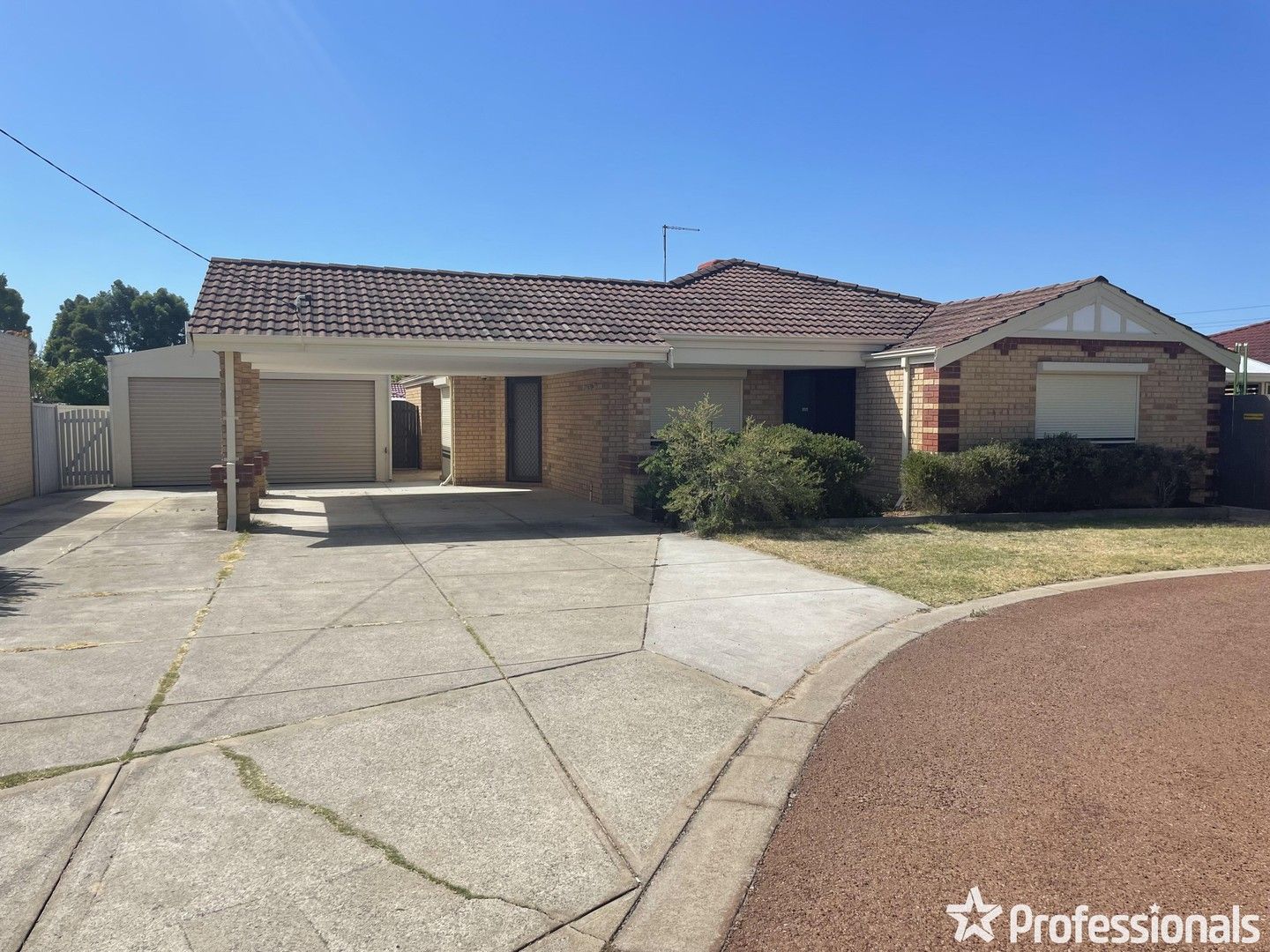 4 bedrooms House in 18 Tattler Place HUNTINGDALE WA, 6110