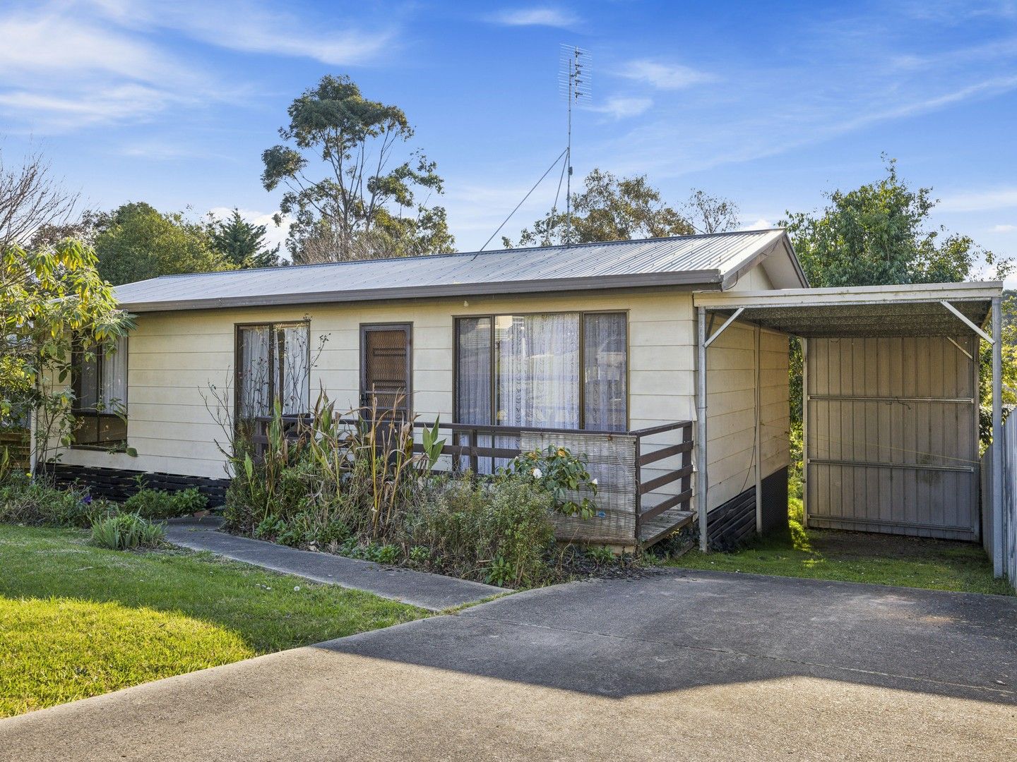 3 bedrooms House in 11 Sapphire Court LEONGATHA VIC, 3953