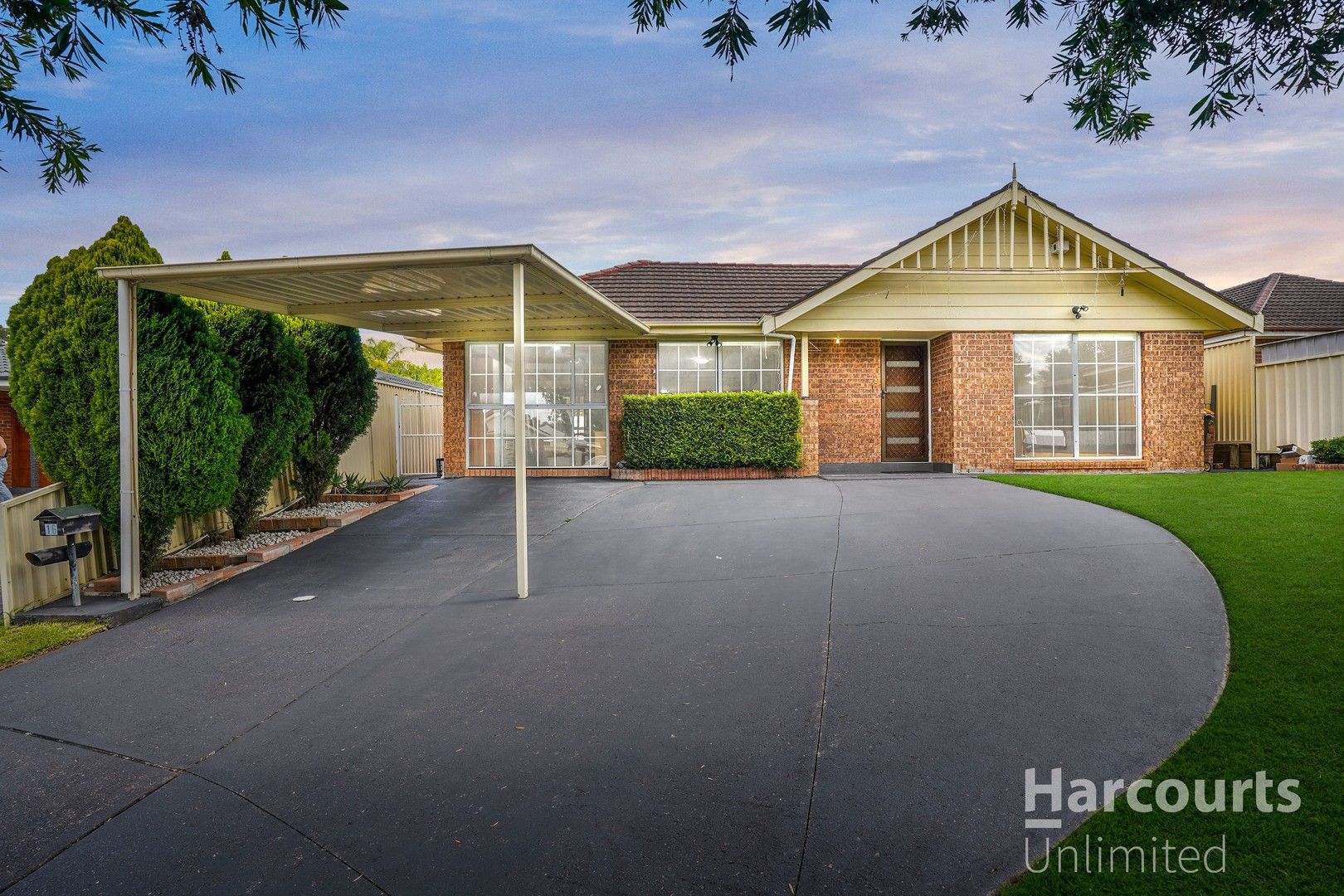 16 Oaktree Grove, Prospect NSW 2148, Image 0