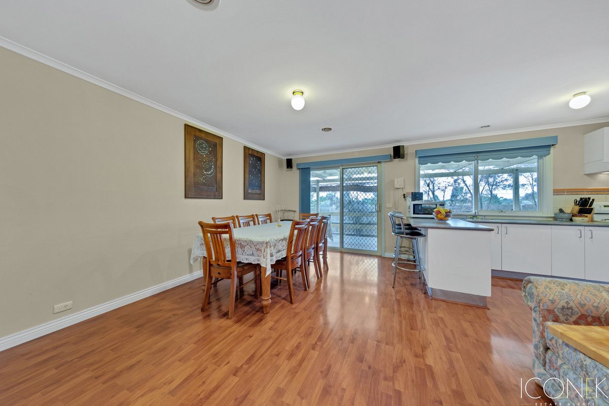 10 Westleigh Court, Mill Park VIC 3082, Image 2